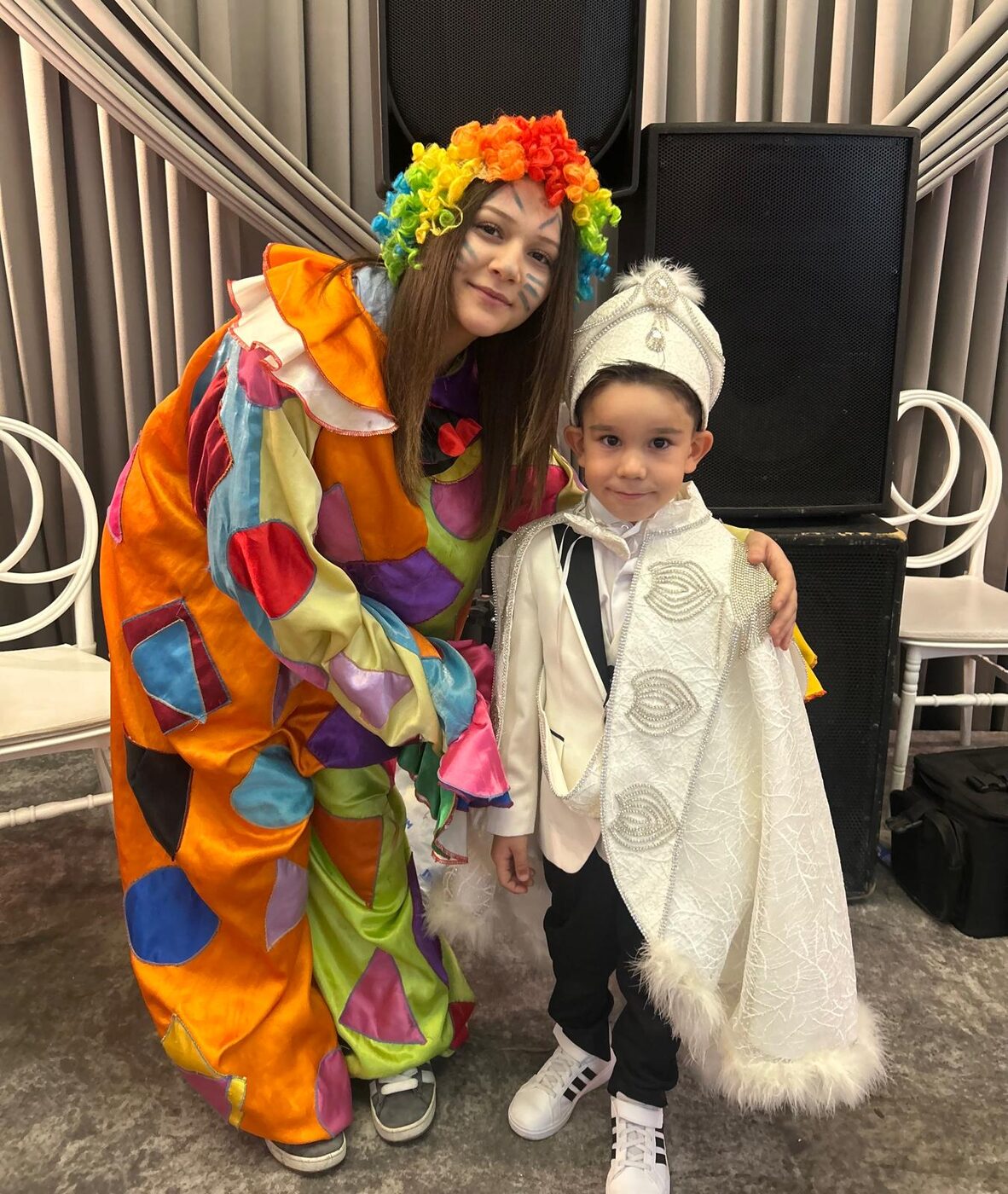 Uşak Maskot karakter sahnede